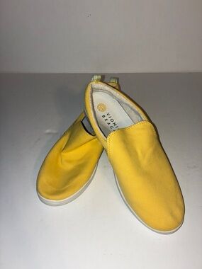 Vionic Beach Sneakers, Women’s Size 9